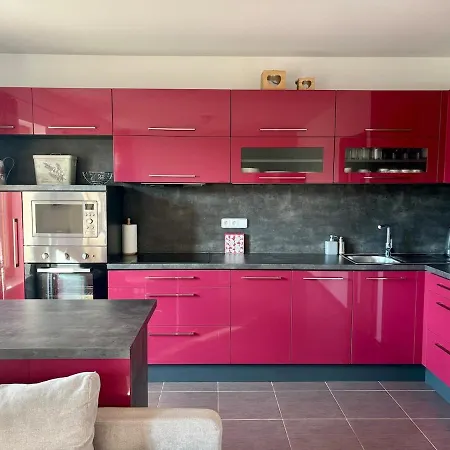 Luxury Flat In Purplered דירה *