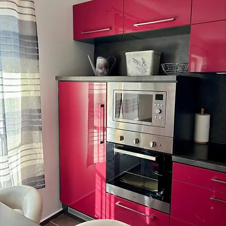 Luxury Flat In Purplered ברנו
