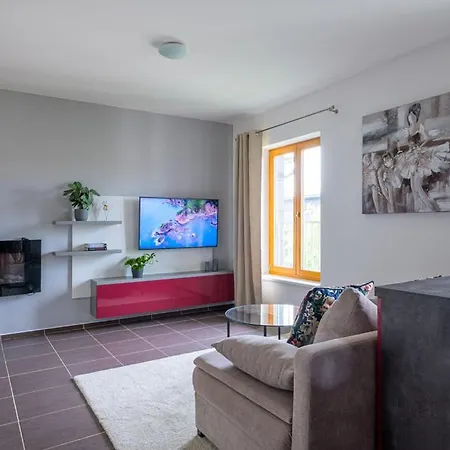 Luxury Flat In Purplered דירה *
